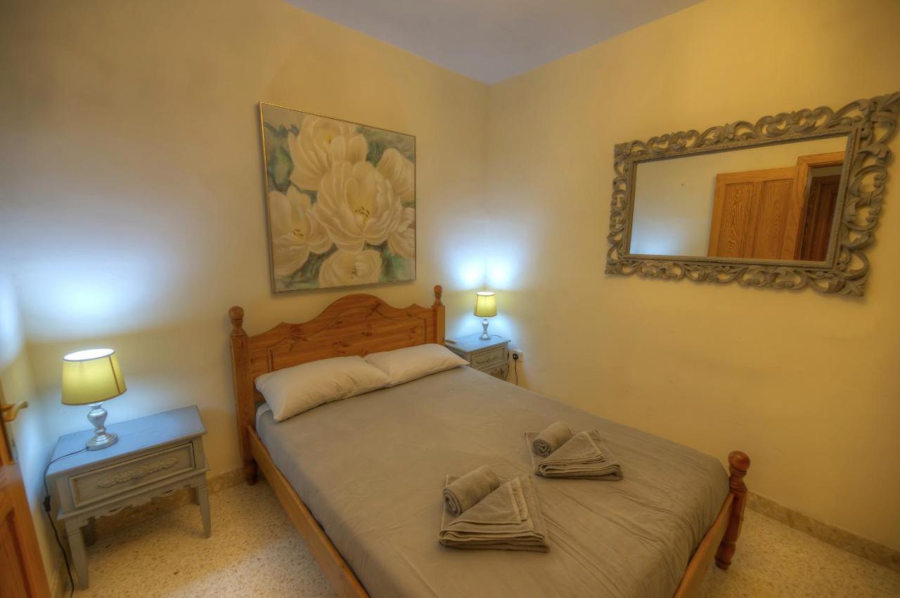 Large And Bright Apartment In The City Centre Goslm-2 Слима Екстериор снимка